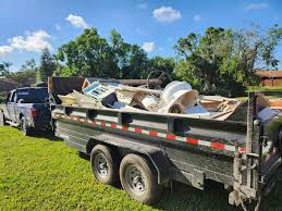 Best Garage Cleanout  in Center Hill, FL